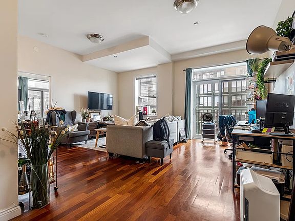 3rd image of 1030 Jackson Ave #6C