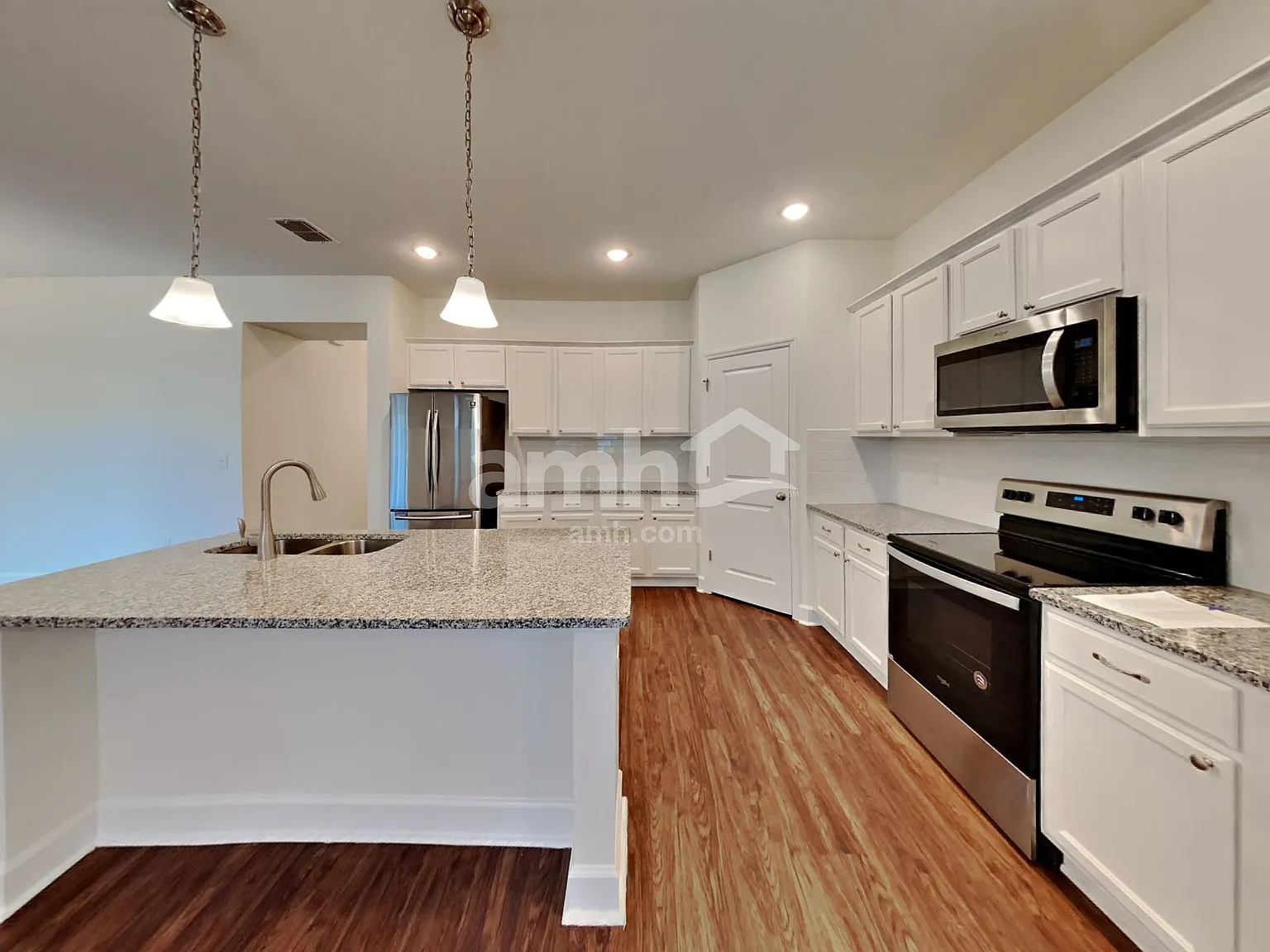 3 bed, 2.0 bath, 1700 sqft, $2,430 — Photo 4