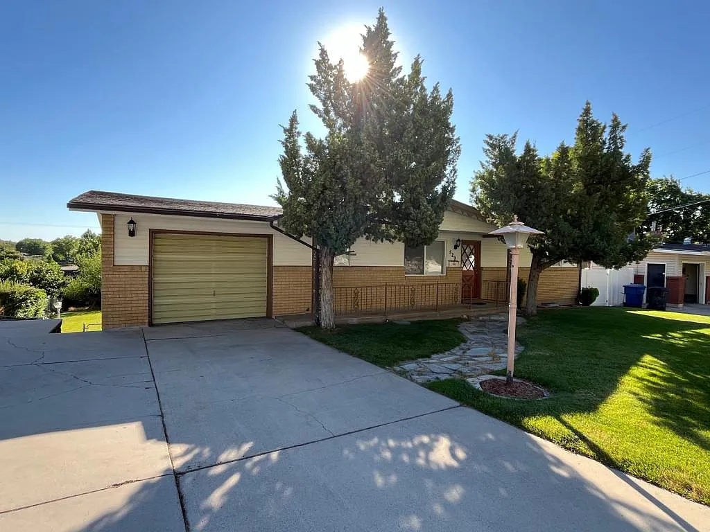 529 Highland Blvd — Photo 2