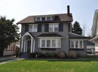 77 Hurstbourne Rd, Rochester, NY 14609