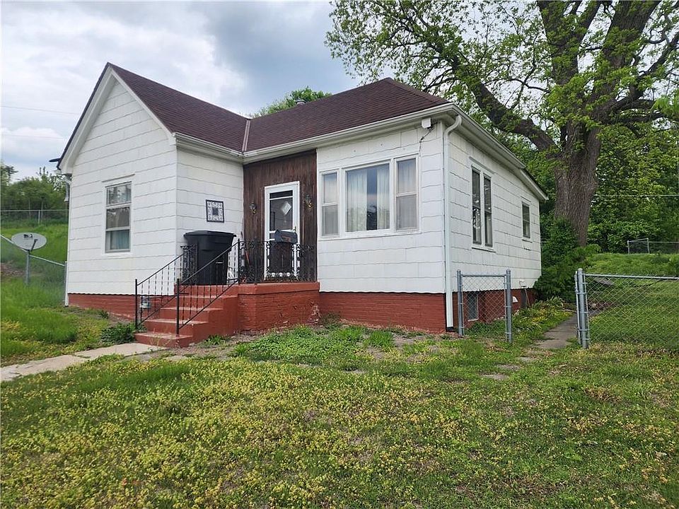 1st image of 2219 Dewey Ave