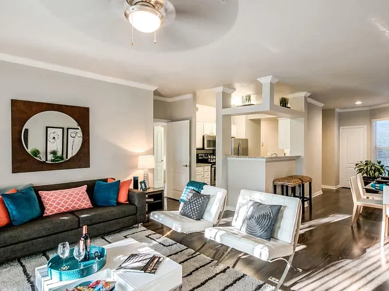 Meridian Luxury Apartment Homes — Photo 1