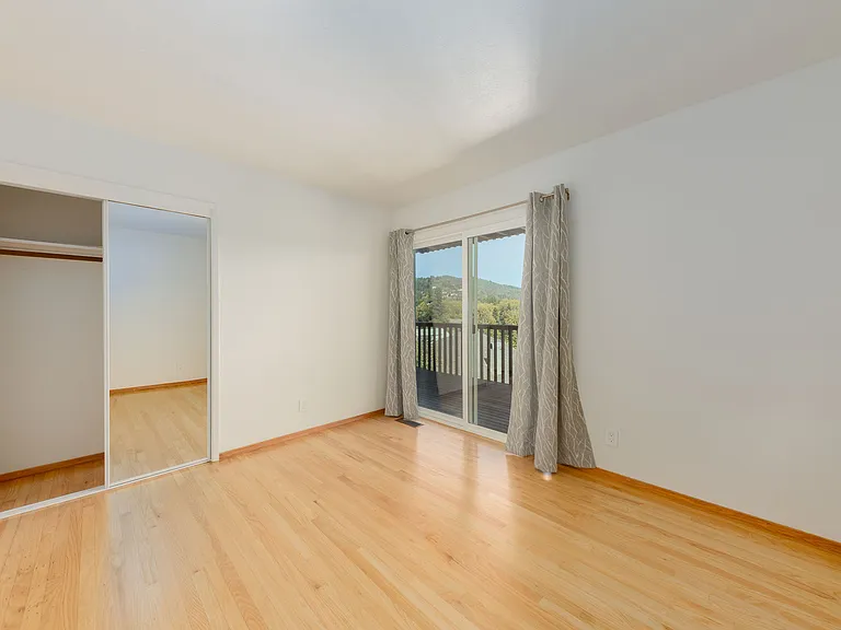451 Ethel Ave — Photo 8
