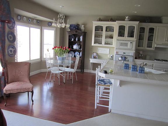4th image of 2652 Paradise Dr