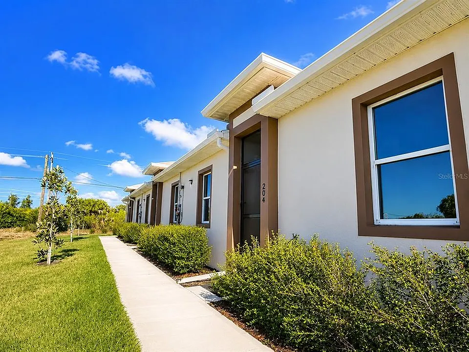 289 Boundary Blvd #204