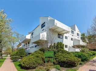 21 Canterbury Rd APT 17, Great Neck, NY 11021