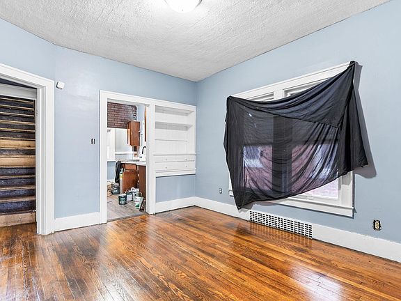 3rd image of 3317 Clairmount St
