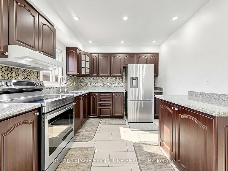 1634 Fairfield Cres #MAIN — Photo 8