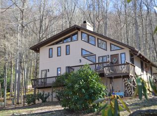 22 Chestnut Dr, Maggie Valley, NC 28751