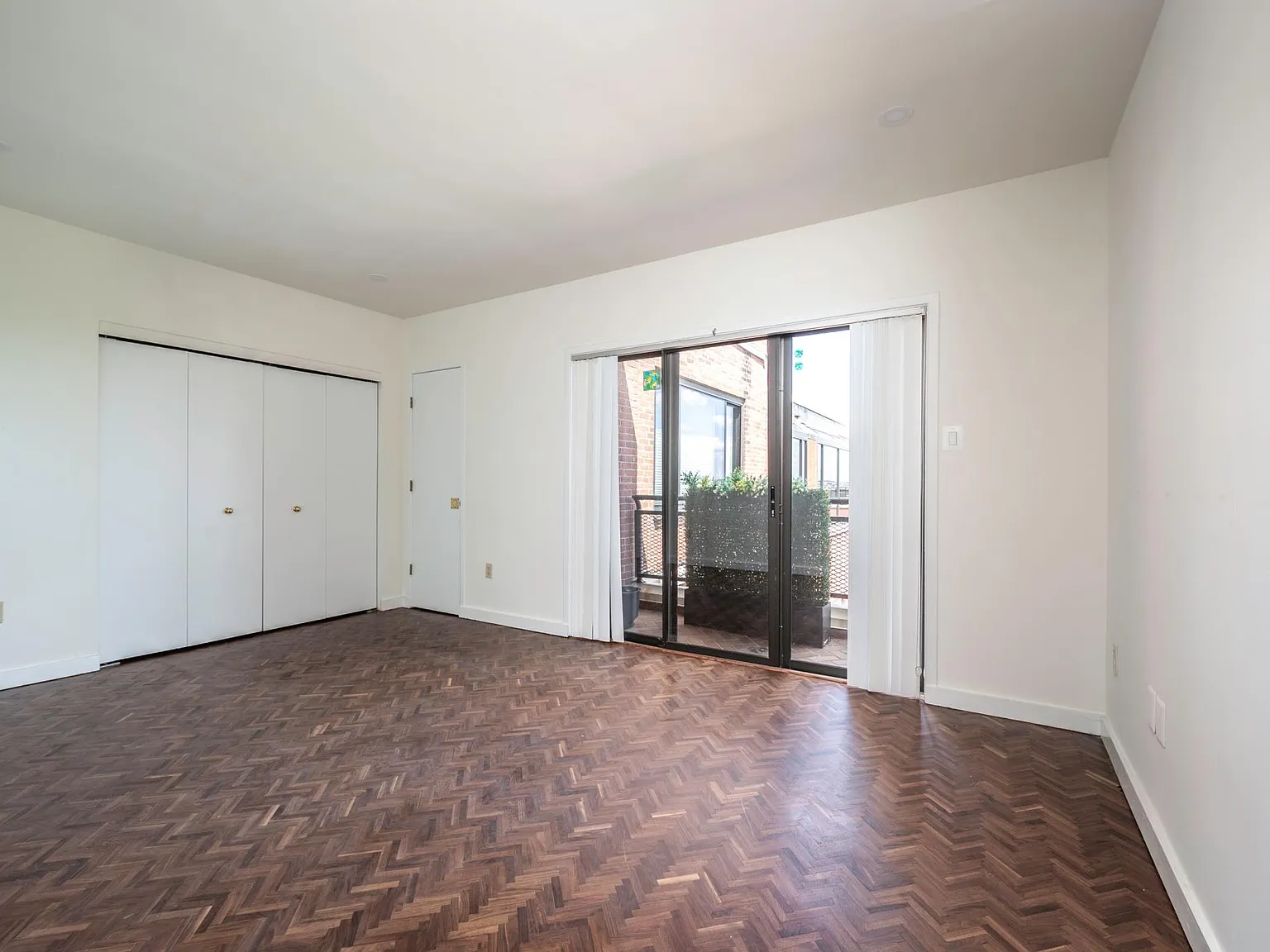 2 bed, 1200 sqft, $3,800 — Photo 4