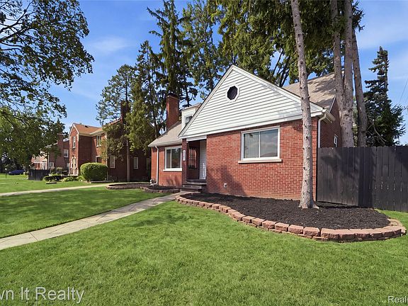 4th image of 8345 Sorrento St
