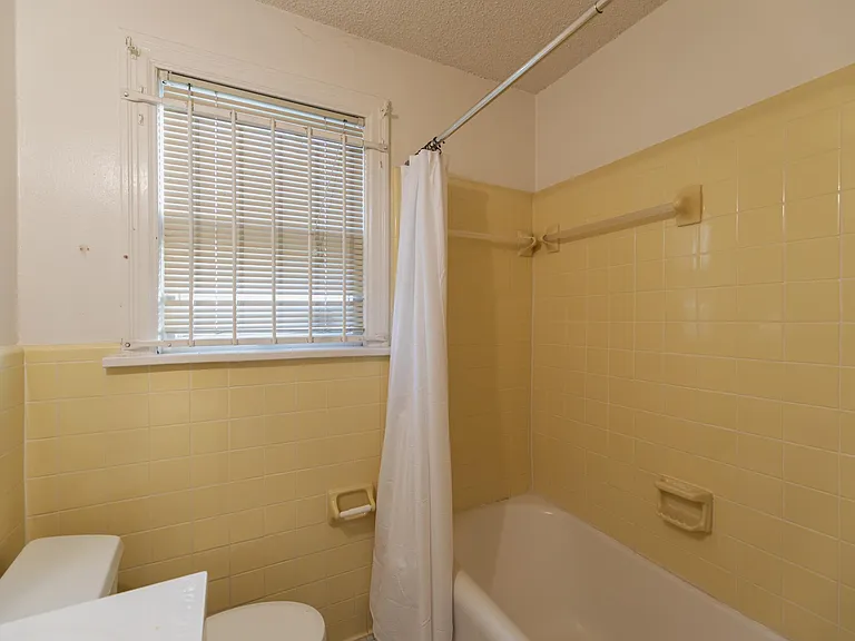 2442 N Jordan Ave — Photo 14