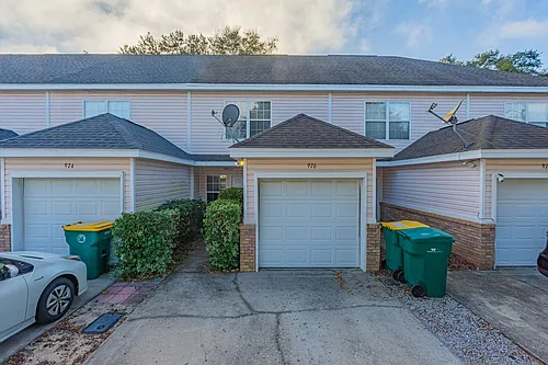 976 Scenic Oak Ln Photo 1