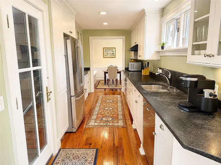 41 Calvert Pl — Photo 6
