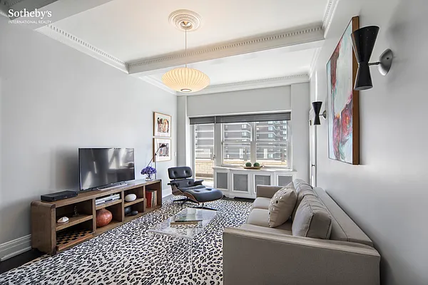 Sold by Sotheby's International Realty | media 23