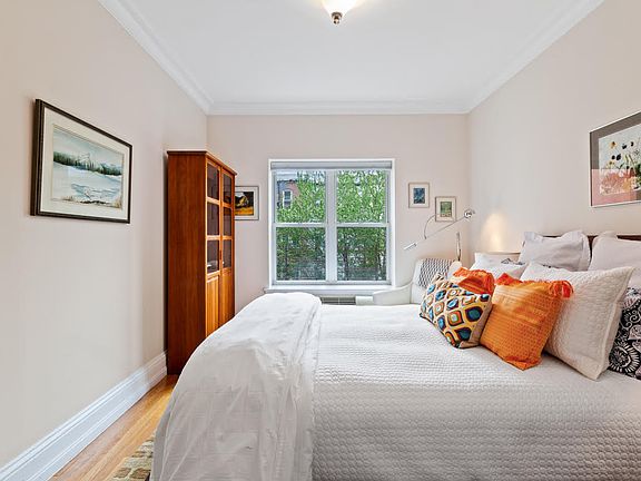 4th image of 261 W 112th St #3B