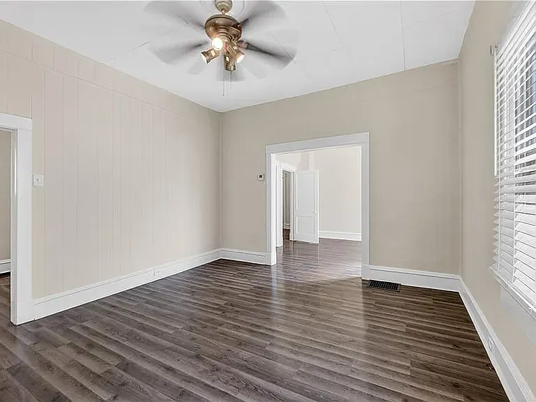 3 bed, 1316 sqft, $1,422 — Photo 2