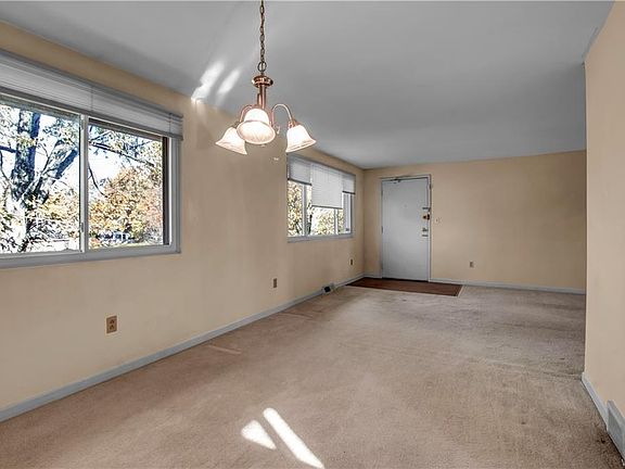 3rd image of 179 Old Lyme Dr APT 3