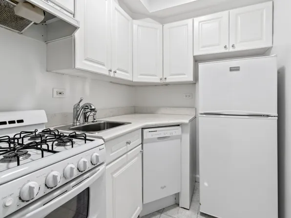 135 East 54th Street image 4 of 4