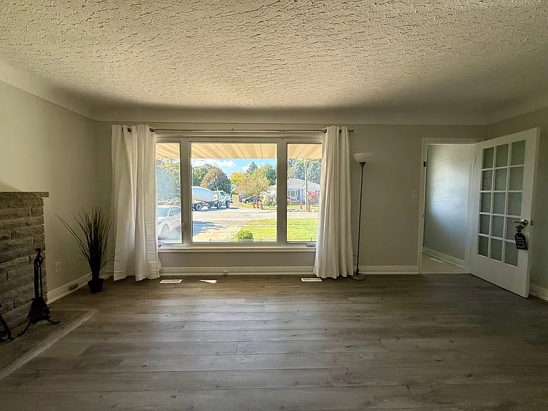 404 Grantham Ave — Photo 5