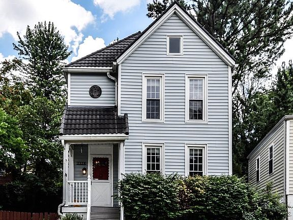 3rd image of 2328 Esther Ave