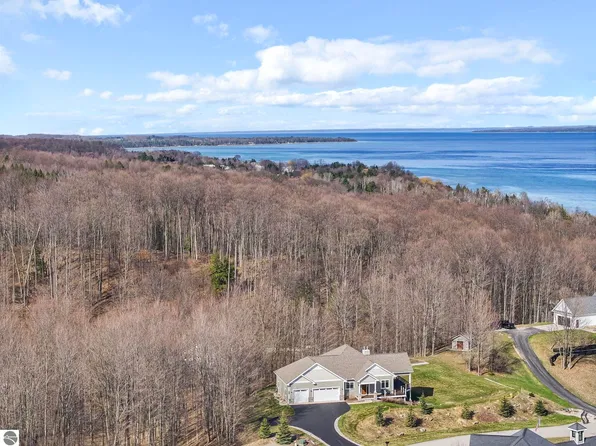 6790 S Rolling Hills Dr, Traverse City, MI 49684