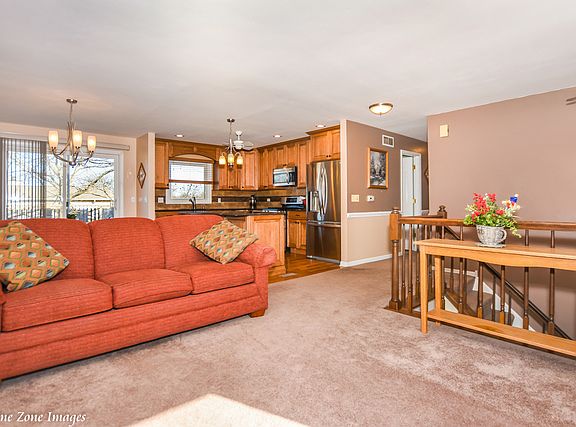 4th image of 1024 W Elmwood Ln