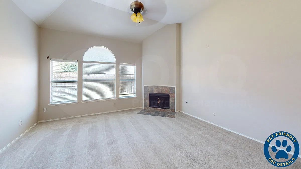 4 bed, 2.0 bath, 2252 sqft, $2,499 — Photo 1