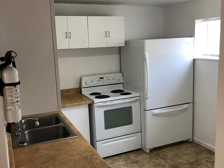 Updated 2 Bed / 1 Bath w/ Large, Flexible Floor Plan — Photo 6