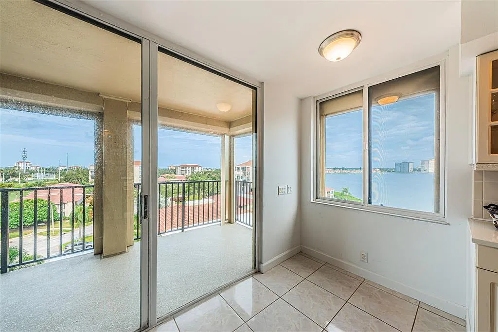 2 bed, 2.0 bath, 1150 sqft, $2,999 — Photo 3