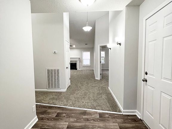 4th image of 550 Hietts Ln #C
