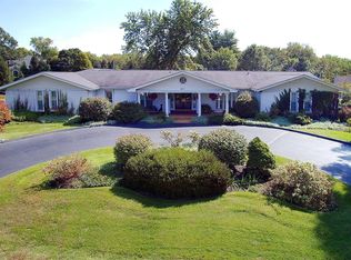 191 Plantation Dr, Saint Louis, MO 63141