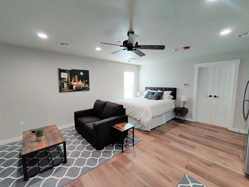 Studio, 450 sqft, $1,450 — Photo 3