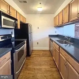1 bed, 1.0 bath, 593 sqft, $1,725 — Photo 2