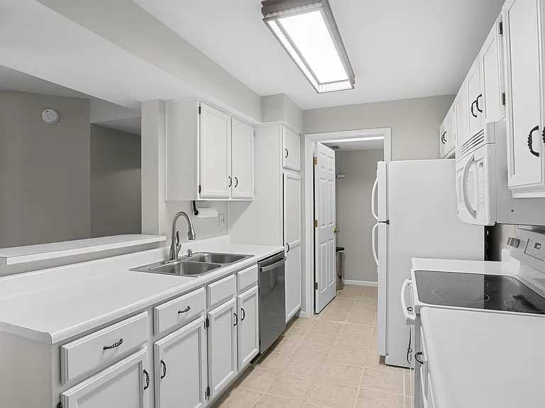 580 Cloverfield Ln #301 — Photo 11