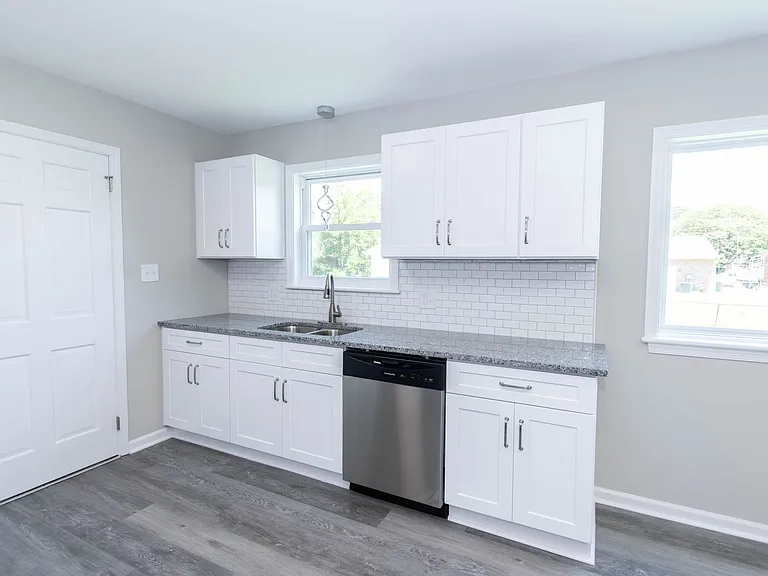 724 Lucas Creek Rd — Photo 10