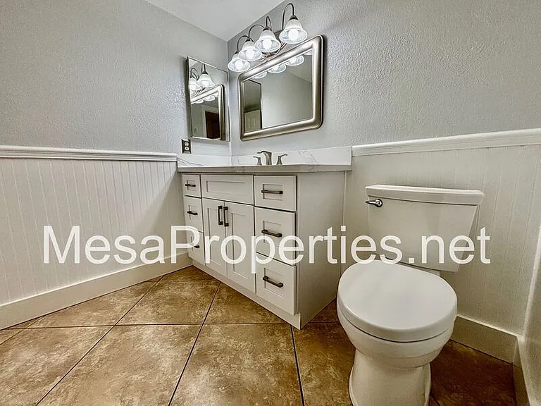 2378 N Sycamore Ave — Photo 11