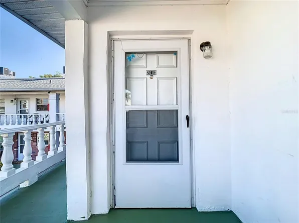4748 Azalea Dr APT 201D, New Pt Richey, FL 34652