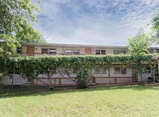 535 Hawkins St, Elgin, IL 60123