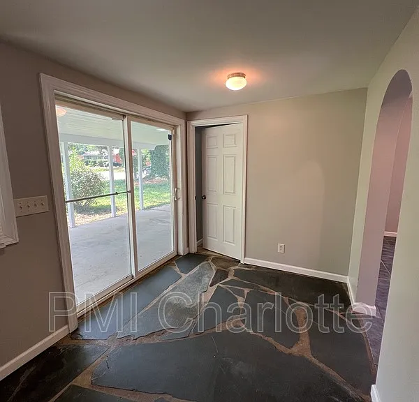 1100 Vickery Dr — Photo 15