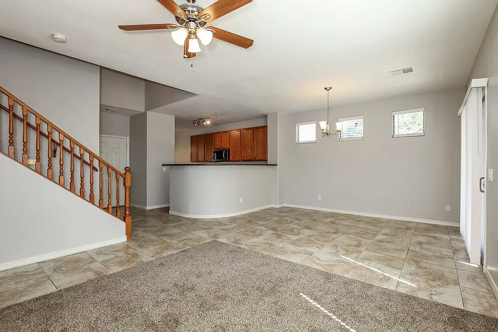 4 bed, 3.0 bath, 1819 sqft, $2,095 — Photo 2