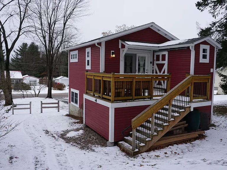 2737 Malletts Bay Ave #B — Photo 20