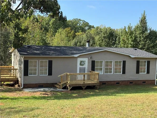 1376 Harris Rd, Walnut Cove, NC 27052
