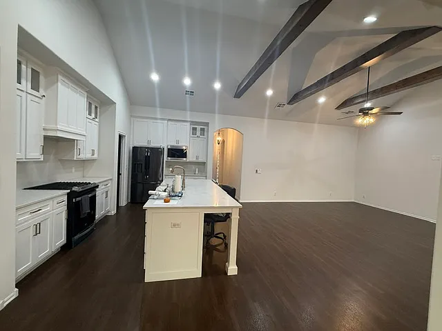 Kitchen & living