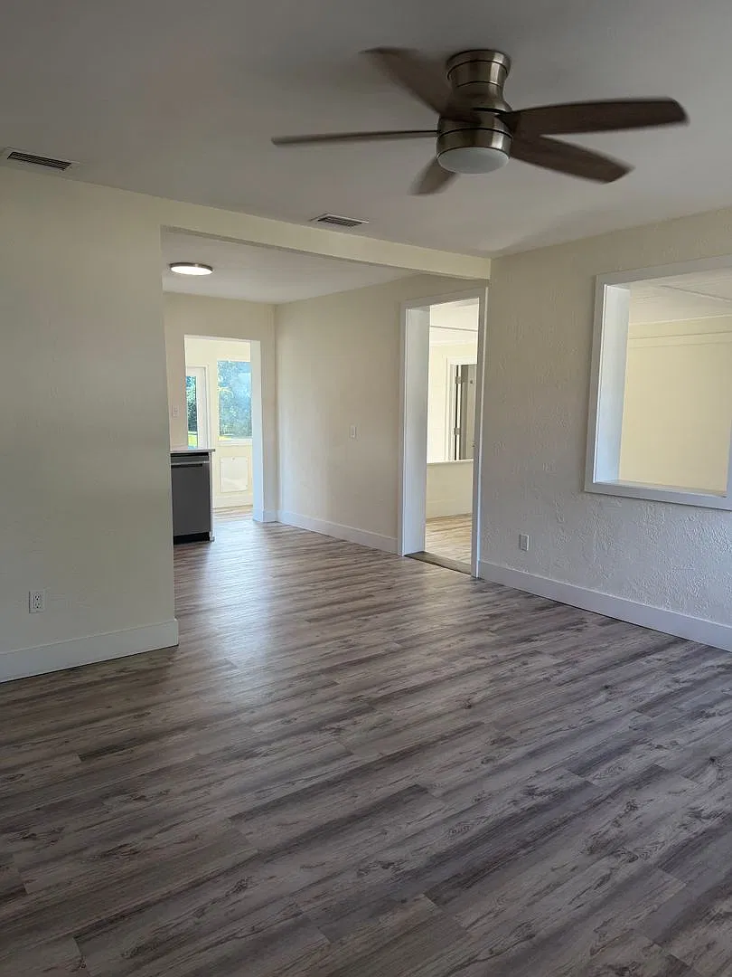 Super Cute 2 Bedroom, 2 Bath Home Power & Water Included! — Photo 3