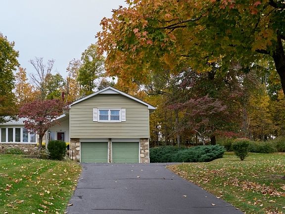 2nd image of 26 Fawn Dr