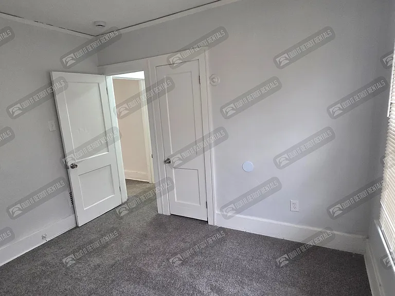 2498 Glendale St — Photo 14