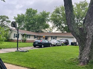 235 Shawnee Dr, Carol Stream, IL 60188