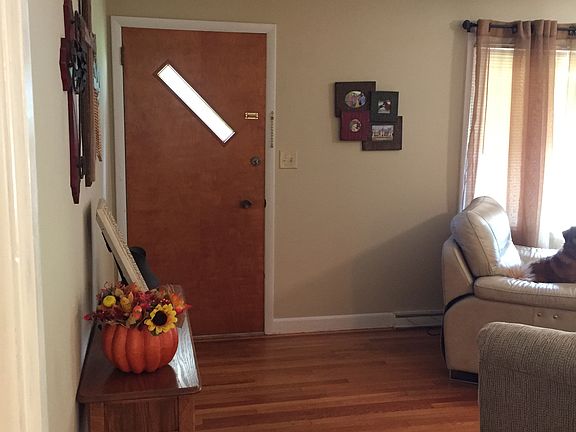 3rd image of 1021 Prestwood Dr SE