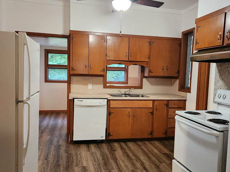 107 E Mockingbird Ln — Photo 10